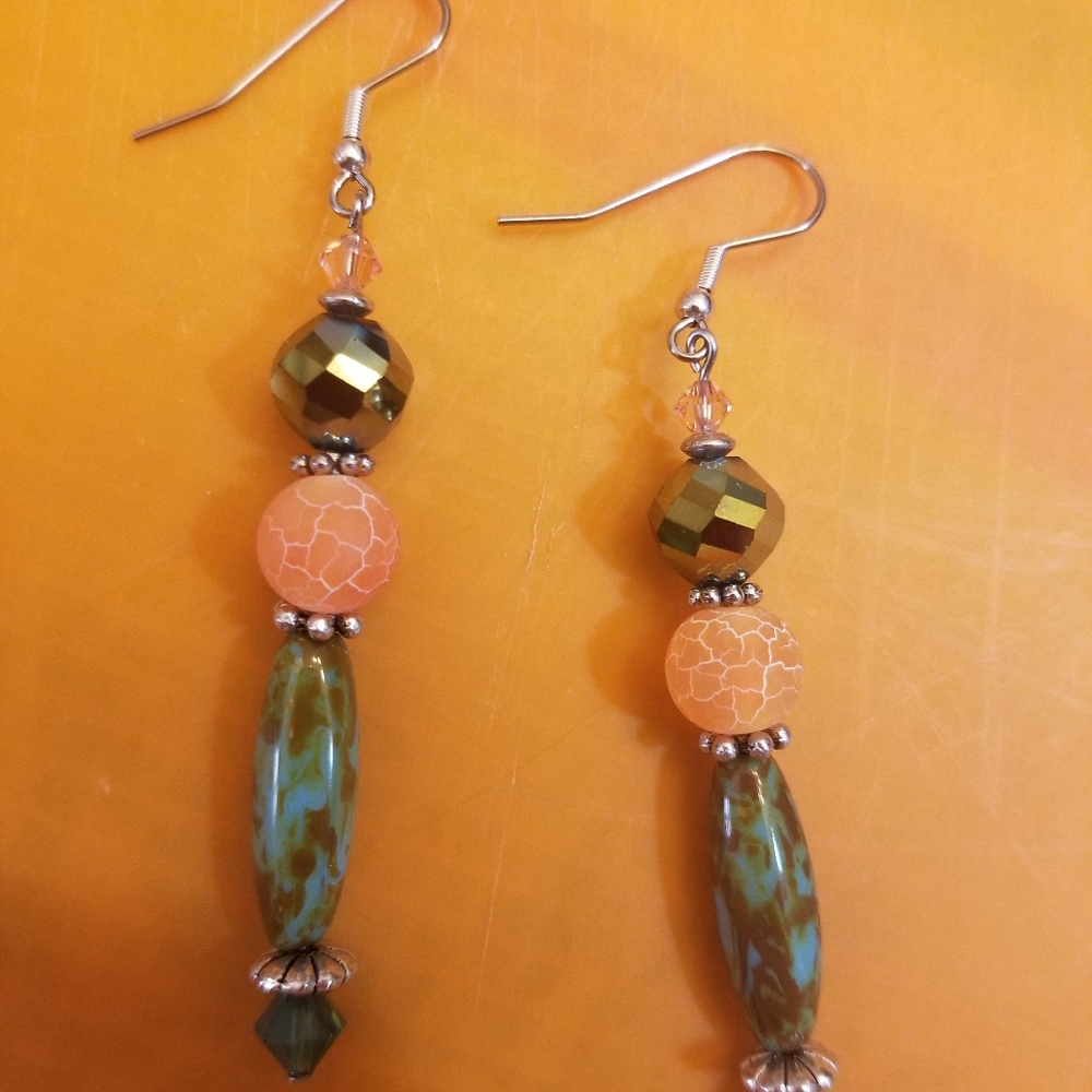 Handmade new earings with Swarovski & glass bead